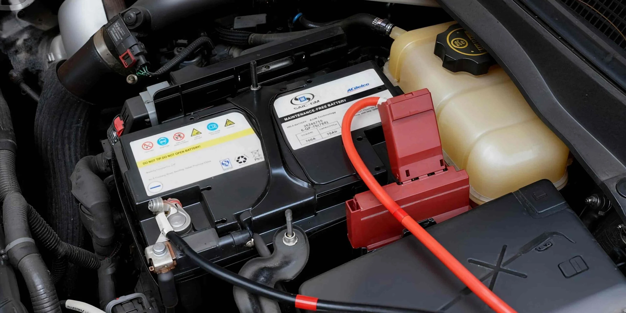Passo 3: ligar o BLUETTI Charger 2 à bateria do automóvel